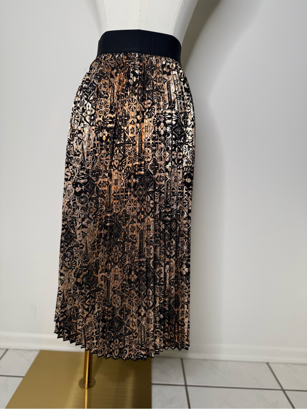 LuLaRoe Black and Gold Pleated Patterned Midi Skirt